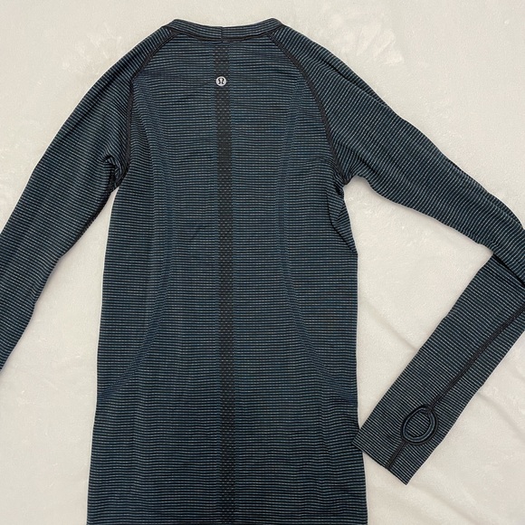 Lululemon Long Sleeve top size 4 - Picture 4 of 5